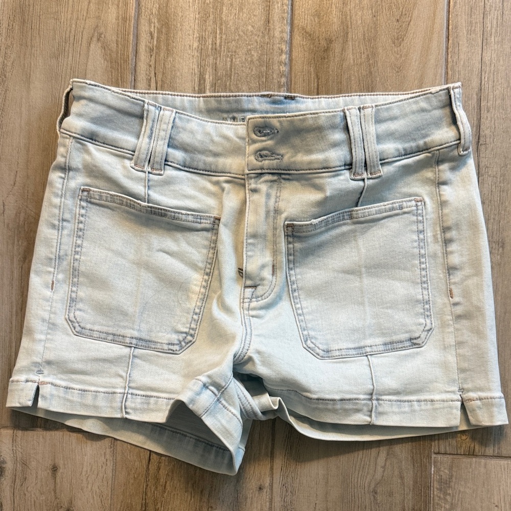 American Eagle Outfitters Light Wash Jean Shorts - Picture 4 of 6